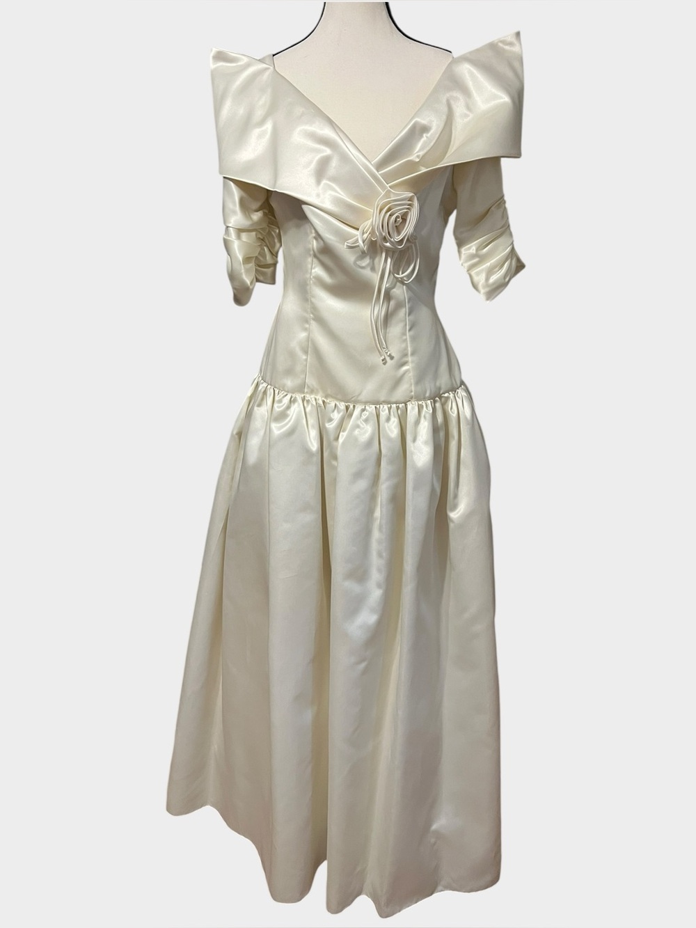 Vintage 80s Ivory Satin Wedding Dress Rosette Drop Waist ILGWU Size 11/12